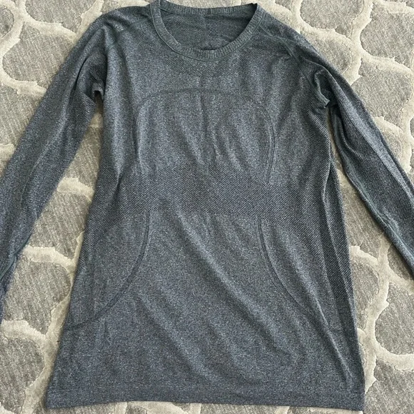 🖤Lululemon Top🖤 - Picture 2 of 7